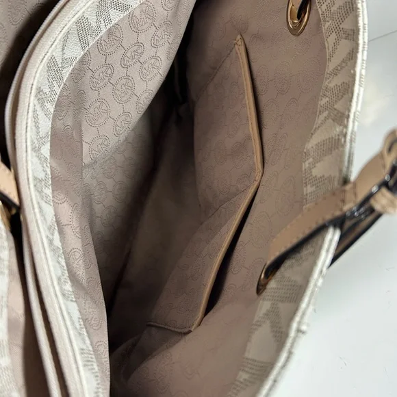 Michael Kors Jet Setter Handbag in crème and tan. - Picture 7 of 12
